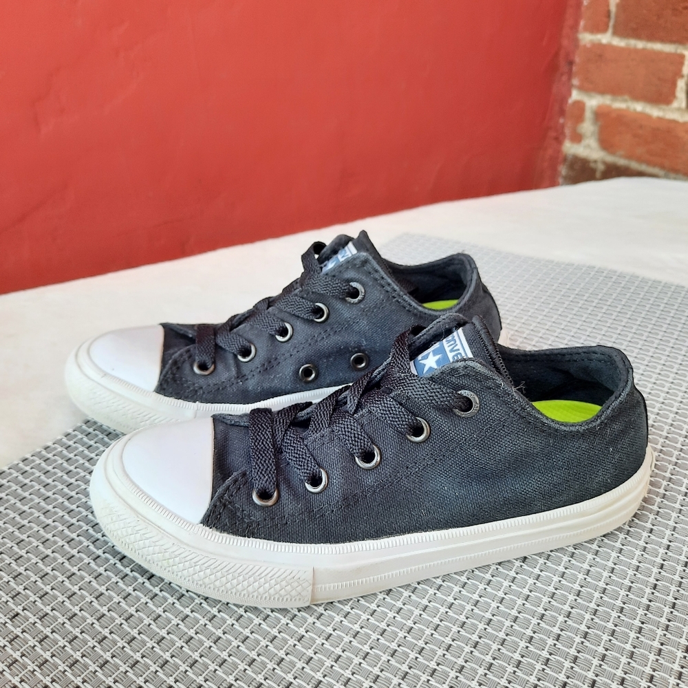 Converse Chuck Taylor II All-Star Lunarlon Low Top Sneakers Youth Back to School